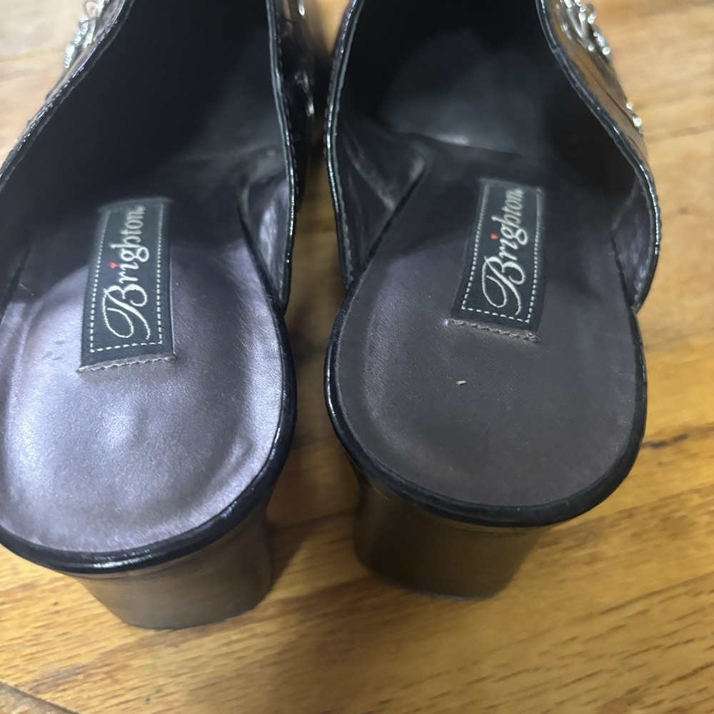 Brighton Women's Slip On Mile Black Leather 8.5 M Block Heel 2"‎ Silver Charm - Picture 4 of 9